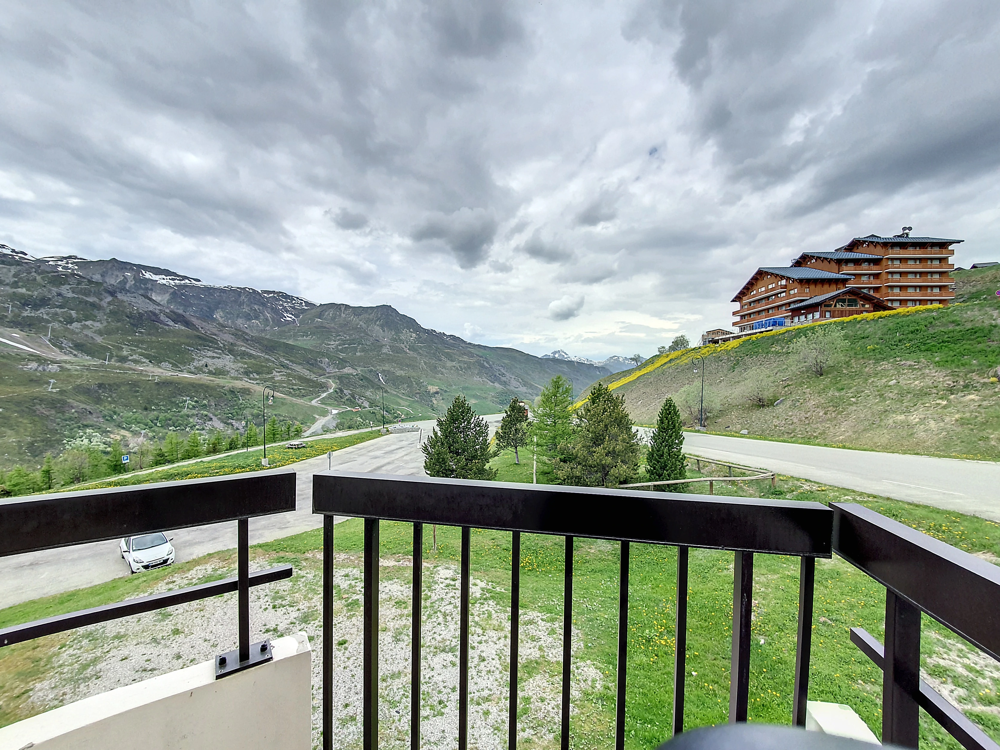 Balkon met bergzicht